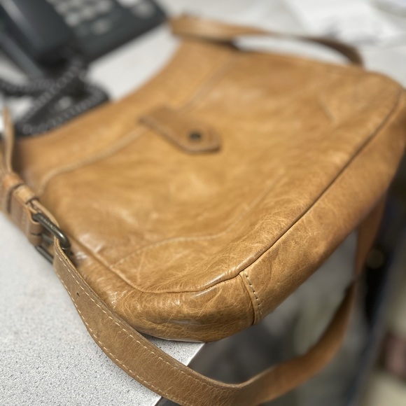 Used Frye crossbody purse. Tan in color good condition - Picture 1 of 4